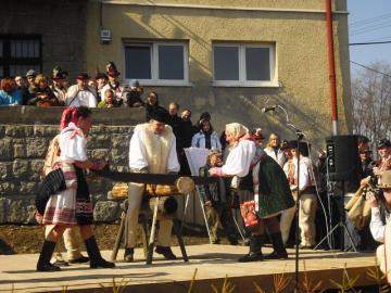 súťaž v rezaní dreva - folkloristi
súťaž v rezaní dreva - folkloristi