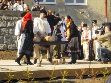 súťaž v rezaní dreva - folkloristi
súťaž v rezaní dreva - folkloristi