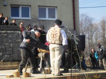 súťaž v rezaní dreva - diváci súťaž v rezaní dreva - diváci